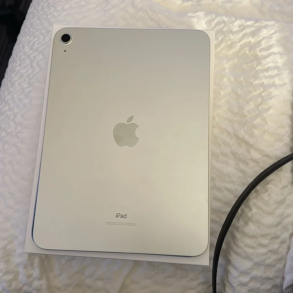 Silver iPad (gen 10)